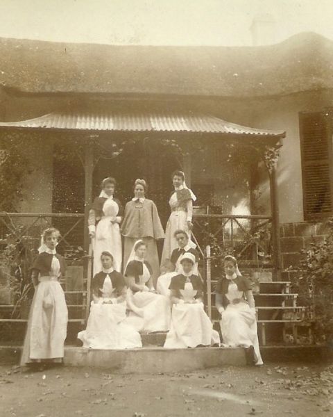 File:B war 5 Nurses at bungalow.jpg